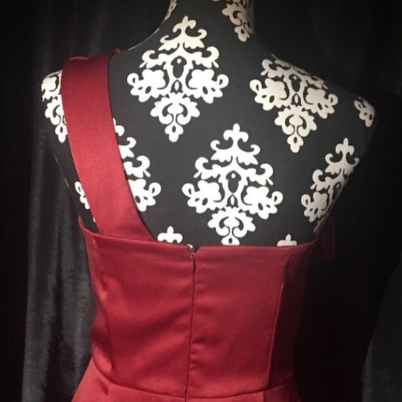 Fabulous Formal Red One Shoulder Cocktail Dress - Picture 7 of 8
